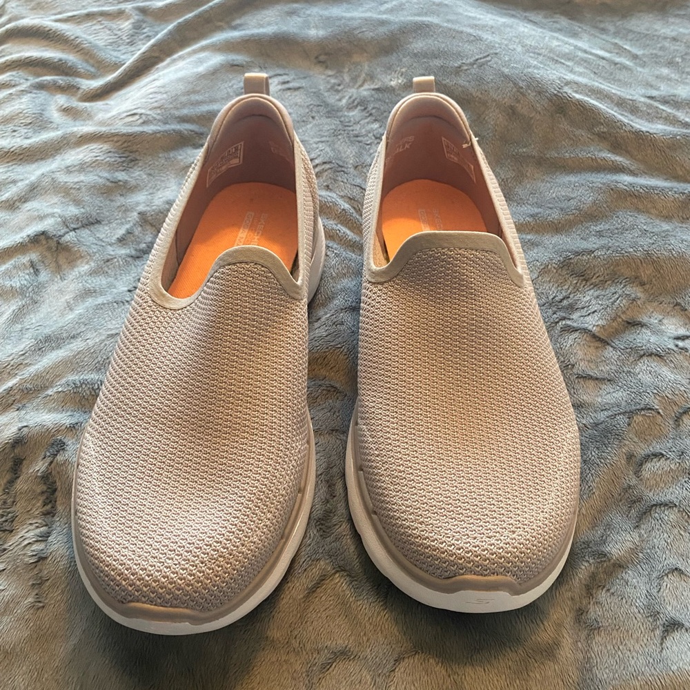 Women’s Sketchers GoWalk 6 Size 10